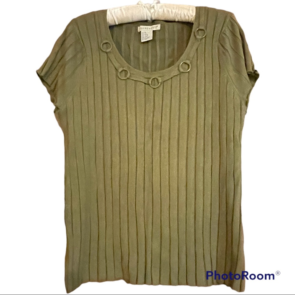 Short sleeve sweater in olive green